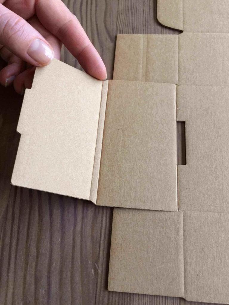 Steps on How to fold mailer boxes?